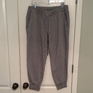 Athleta Women’s Heathered Gray Cropped Jogger size Large (Tall)